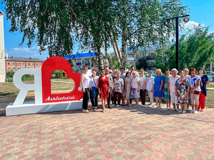 В Алябьевском открыли мини-парк «Берёзовая роща»
