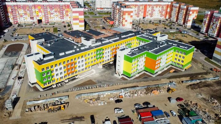 В Нижневартовске продолжается строительство школы на 1125 мест
