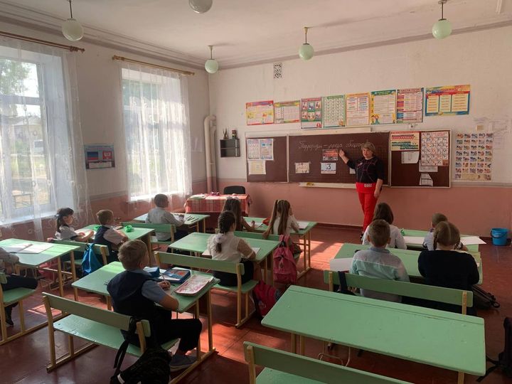 Свои двери открыла отремонтированная школа в Макеевке